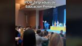 Unos alumnos de Educación Primaria bailan al ritmo de 'Color esperanza' en su graduación