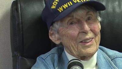 106-year-old WWII veteran helps teach history class to middle school students