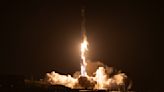 SpaceX launches 20 Starlink satellites from California (video)