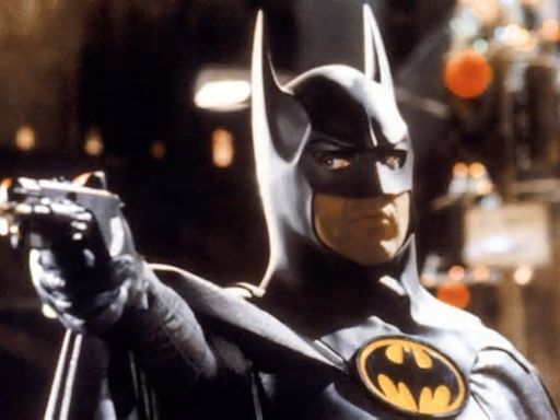 Michael Keaton cree que Tim Burton fue “atrevido” eligiéndolo para ‘Batman’
