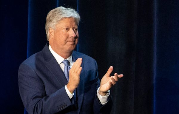 Gateway megachurch pastor Robert Morris resigns, victim says church knew of abuse