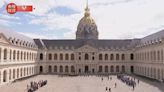 Xi reviews French Republican Guard, Guard of Honor