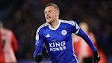 Vardy signs new contract with Leicester