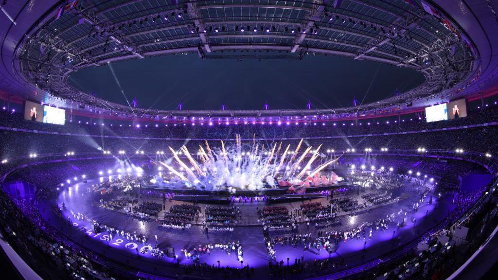 Paralympics closing ceremony has Paris partying