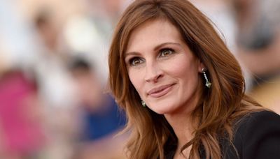 Julia Roberts reveals bright blonde hair for summer