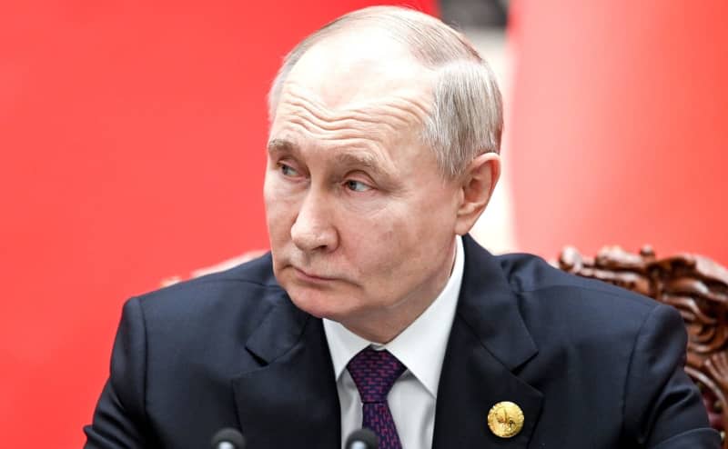 Putin threatens 'asymmetric response' to attacks on Russian territory