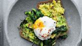 El desayuno proteico lleno de fibra que aumenta tu masa muscular y lo recomienda un personal trainer