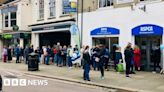 Hundreds visit Daventry animal charity shop on first day