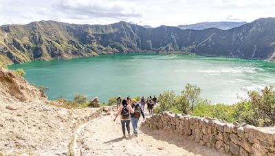 Investigadores miden CO₂ de dos lagos de la Sierra ecuatoriana para entender cómo ocurrieron erupciones