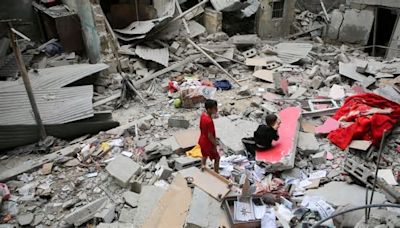 Israel ataca por tierra, mar y aire una Franja de Gaza sumida en la catástrofe