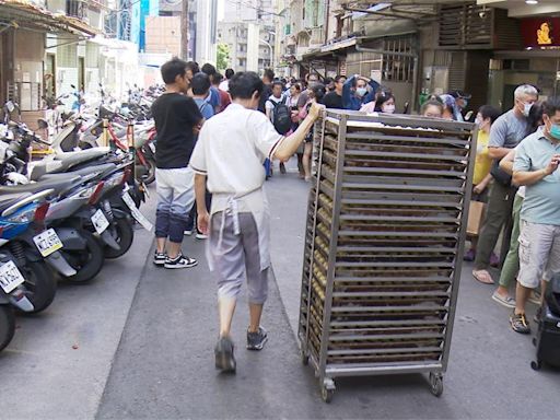 搶買月餅! 小潘蛋糕坊現排隊人龍 犁記.佳德增人手