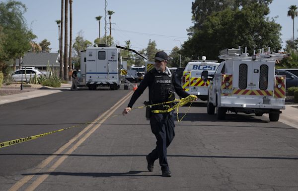 Officer shooting leaves one dead after US Marshals Service tries to apprehend fugitive in Tempe