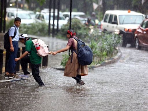 Rain and traffic make many passengers miss flights; grapple with delays