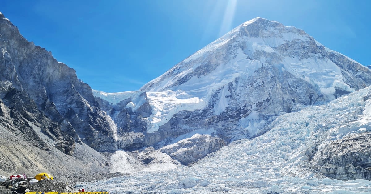 At least 3 climbers believed dead on Mount Everest