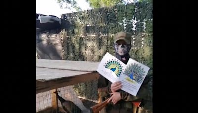 A Russian zoo said it sent peacocks to the front to 'inspire' troops. It deleted its post after people used it to mock Putin.