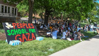 Police arrest demonstrators on University of Tennessee campus ahead of posted deadline