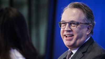 New York Fed’s Williams Sees No Urgency to Cut Interest Rates