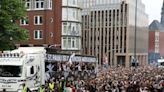 Zehntausende feiern die Aufstiegshelden in St. Pauli und Kiel