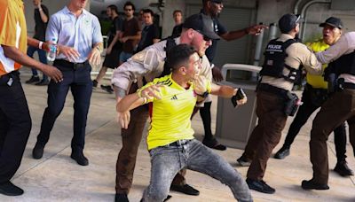 Caos en la final de la Copa América: "incidentes" entre hinchas y guardias retrasan el inicio del Argentina vs. Colombia