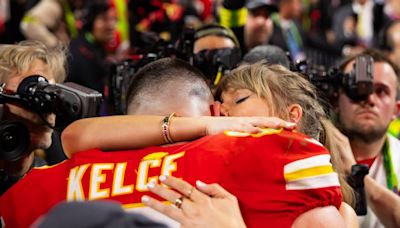 Travis Kelce stuck in a dorm room? Taylor Swift fans sound off on Chiefs training camp