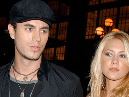 Enrique Iglesias on what partner Anna Kournikova thinks of him kissing his fans