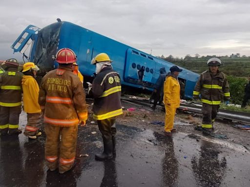 ¿Qué pasó en Puebla? Autobús volcó en la carretera Puebla-Atlixco y hay 35 heridos