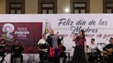 Eugenia León y María Inés Ochoa cantan en mañanera de AMLO