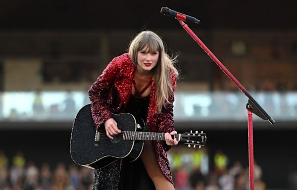 Taylor Swift’s Expression 'Immediately Changed' Mid-Song as She Noticed Someone Needed Help