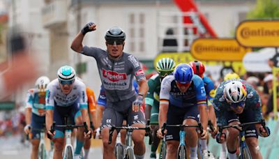 Jasper Philipsen gana su segunda etapa en este Tour, un día en el que Ayuso y Roglic abandonaron la carrera