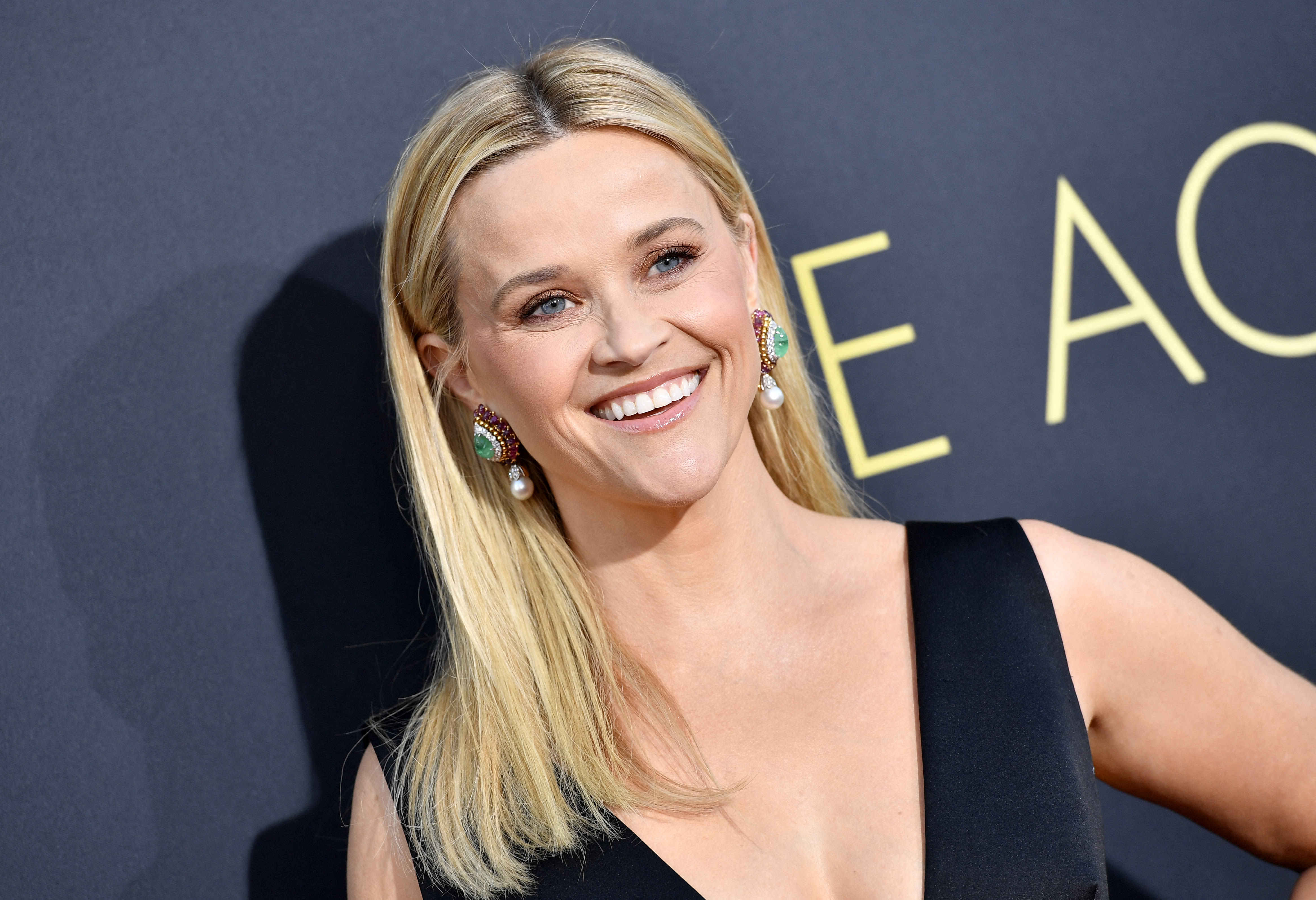 Sun's out! Snag Reese Witherspoon's trusty Ray-Ban specs — or some thrifty alternatives — from Amazon