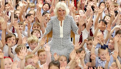 Las llamativas fotos de la reina Camilla con un grupo de niños que comparten su pasión