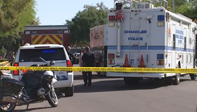 Suspect charged at officers with 2 large knives before deadly shooting, Chandler police say