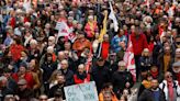 Manifestantes se reúnem na França em tentativa de barrar reforma previdenciária de Macron