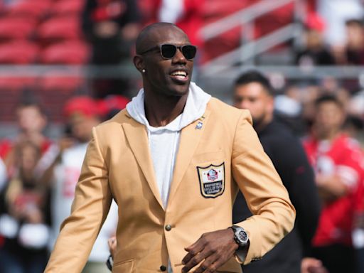 Terrell Owens Reveals How Tom Brady Ignored His Offer to Join Buccaneers in 2021