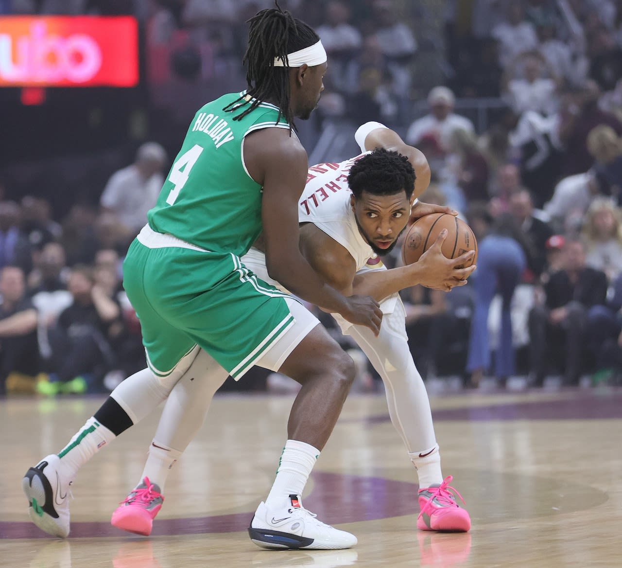 Donovan Mitchell’s signature step-back 3-pointer was cash in the first half: Highlights