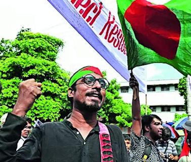 Students detained for breaking security barrier in Kolkata | Kolkata News - Times of India