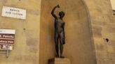 Indignación en Florencia: una turista simula que mantiene relaciones sexuales con la estatua del Bacco de Giambologna