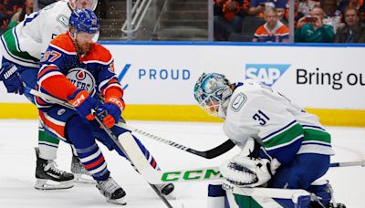 Vancouver Canucks hang on for NHL playoff Game 3 win vs. Edmonton Oilers