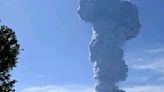 El volcán indonesio Ibu entra en erupción