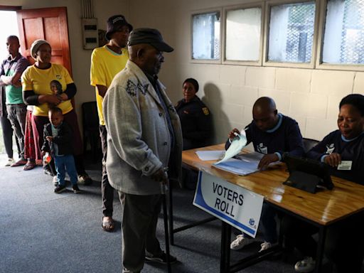 En Sudáfrica, unos 27 millones de votantes deciden de la suerte del gobernante ANC