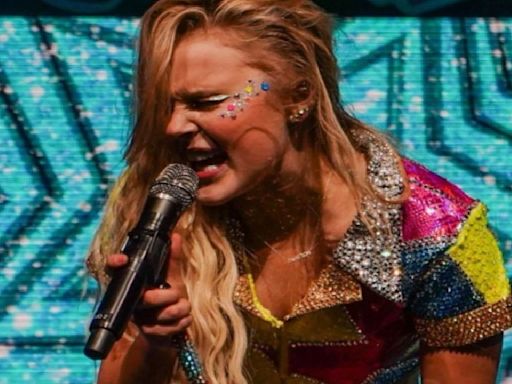 'You Should Do It': JoJo Siwa Reveals Her Grandmother Supports Her Drinking Alcohol During Stage Performances