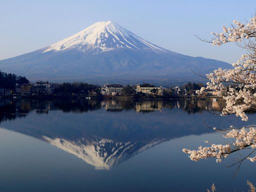 日本富士山過度旅遊惹關注 河口湖町擬引進住宿稅