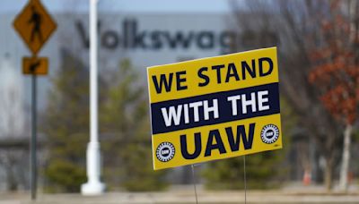 Tennessee Volkswagen factory employees vote to join United Auto Workers union