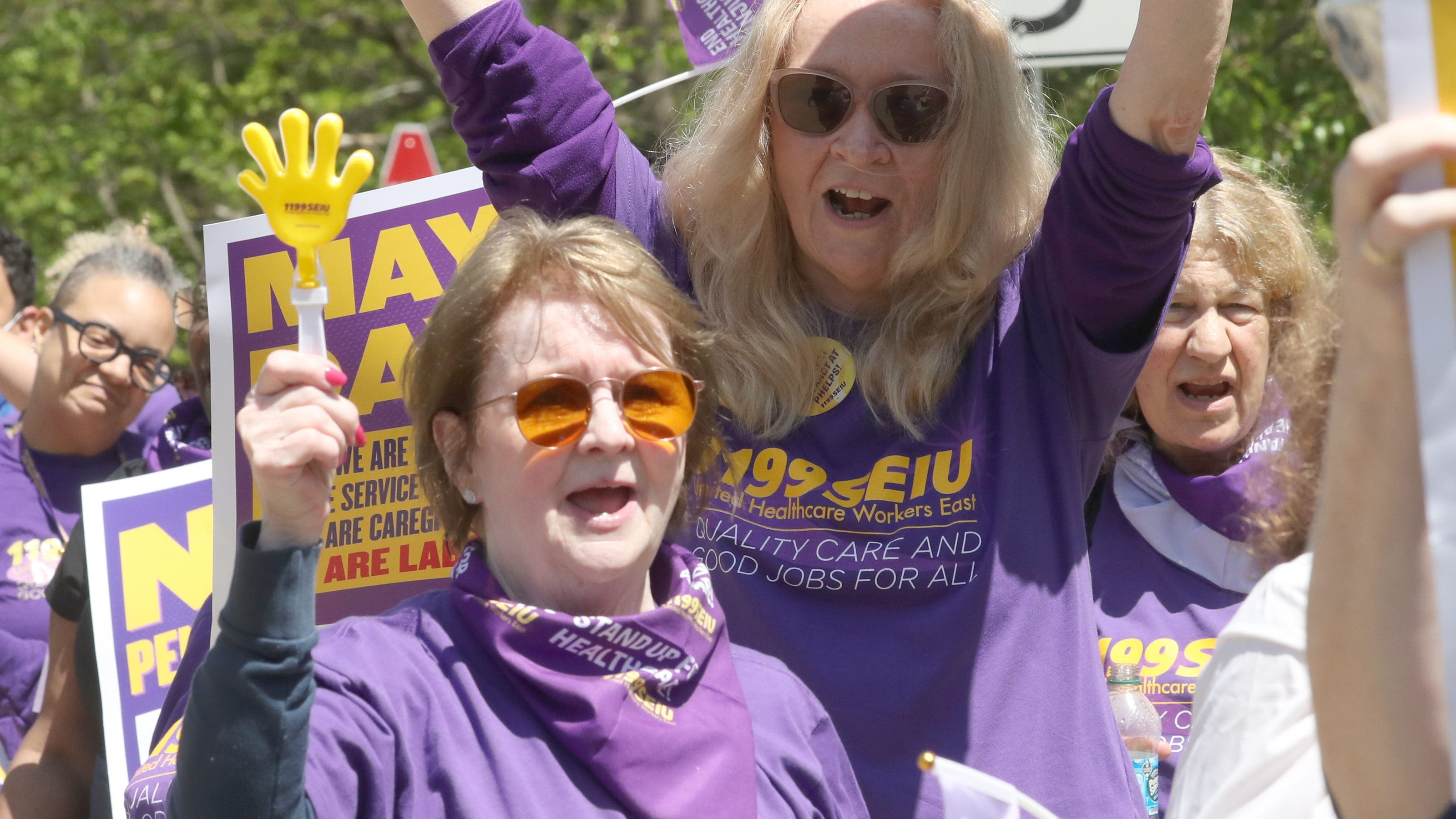 Union members rally for contract at Phelps Hospital in Sleepy Hollow