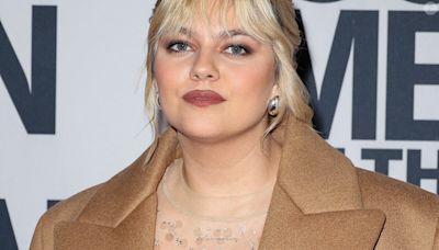 Louane se dévoile en bikini après son grand changement capillaire, la maman d'Esmée a une silhouette canon