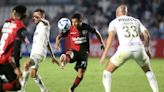 1-2. Newell's mantiene su invicto con un triunfo que deja al Santos en la cuerda floja