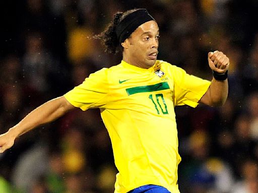 Brazil star shares thinly veiled dig in response to Ronaldinho's claim