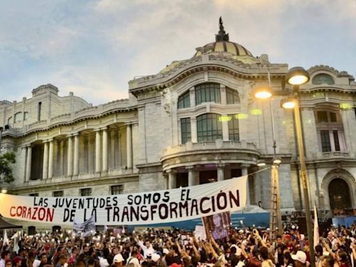 Estudiantes y jóvenes marchan en CDMX en apoyo a Claudia Sheinbaum