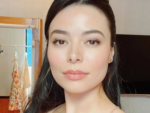 Miranda Cosgrove reconoció el trauma que sufre por el acosador que intentó dispararle y se suicidó: “No me siento segura”