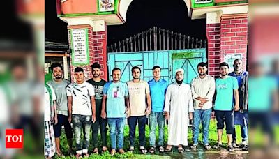 Students form protective rings around temples in Bangladesh | Kolkata News - Times of India